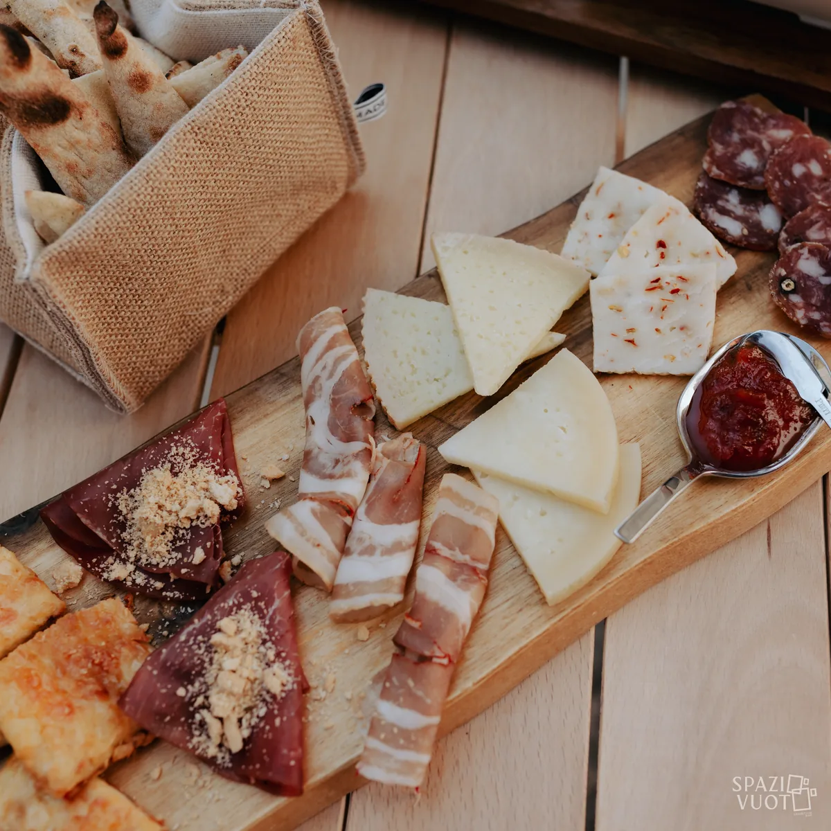 Interno di Spazio Vuoto Matera — cocktail bar e aperitivi